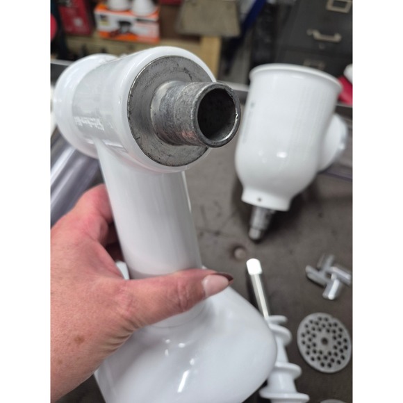 Kitchenaid meat grinder, Slicer and shredder attachments. - Picture 4 of 6